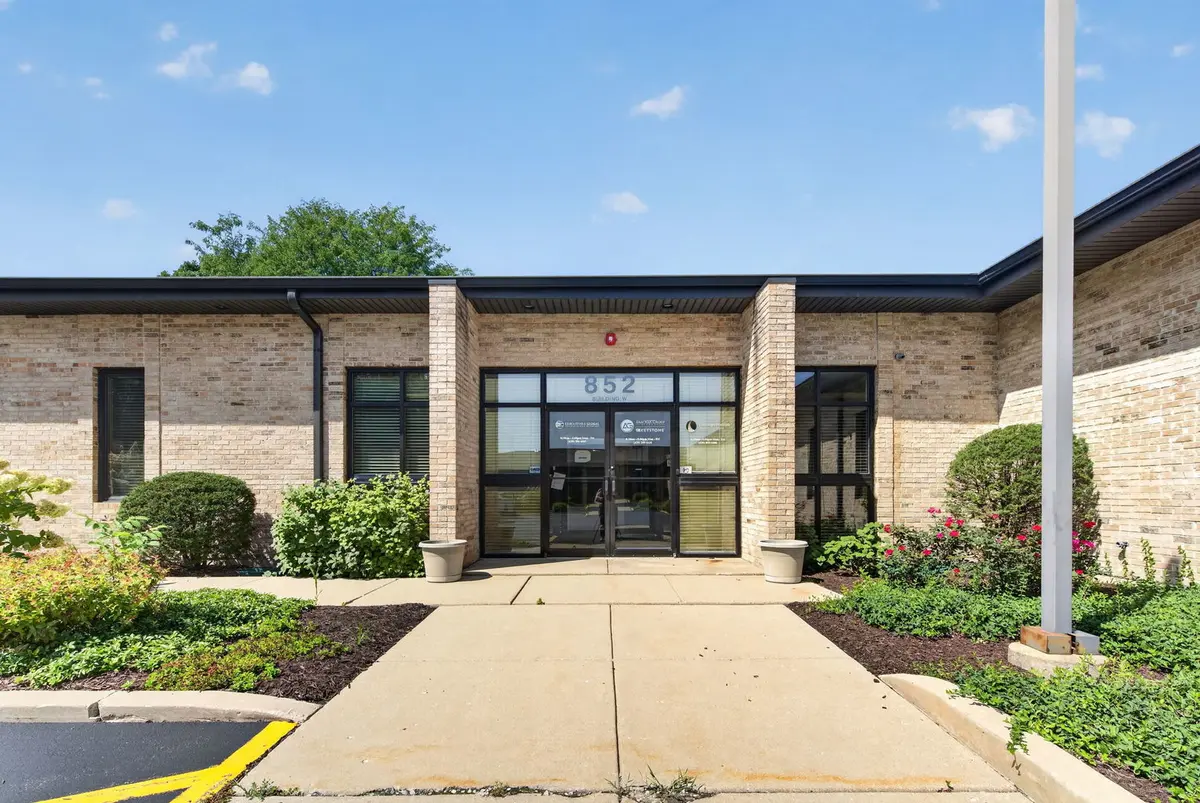 852 W Bartlett RD, Bartlett, IL 60103