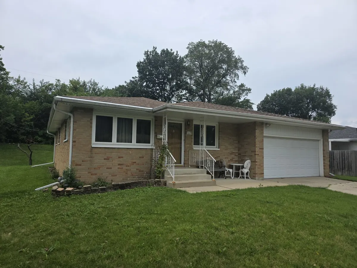 1019 Harmony DR, Montgomery, IL 60538