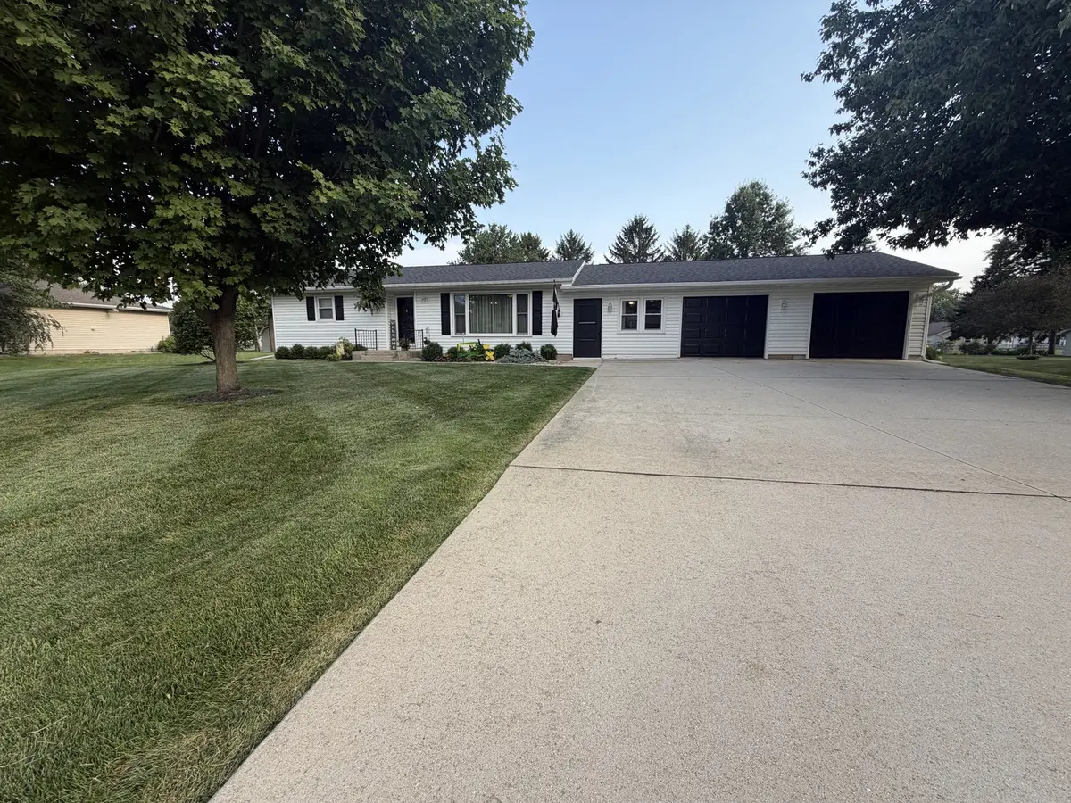 28121 Woodside DR, Rock Falls, IL 61071