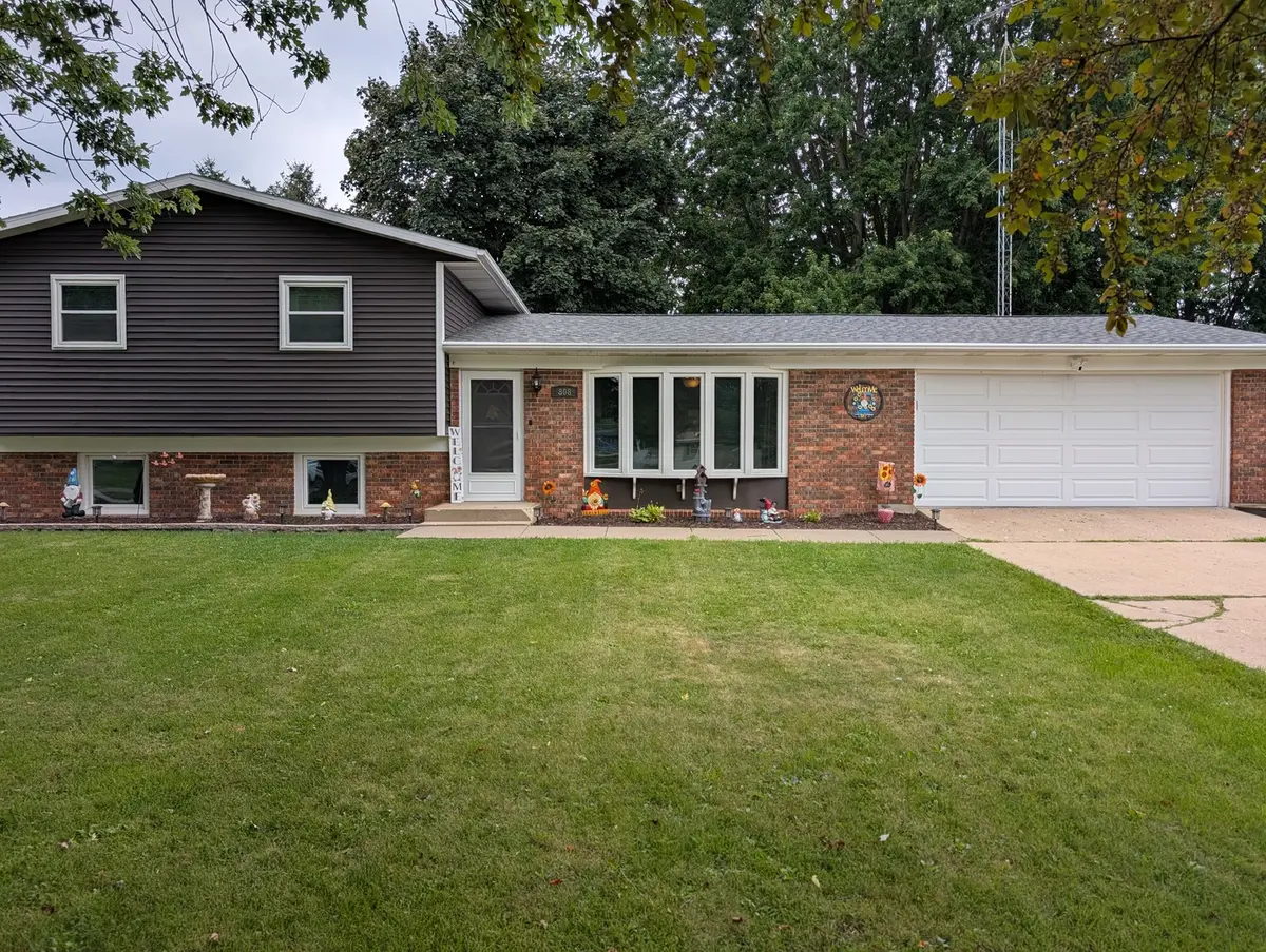 808 Virginia AVE, Lena, IL 61048