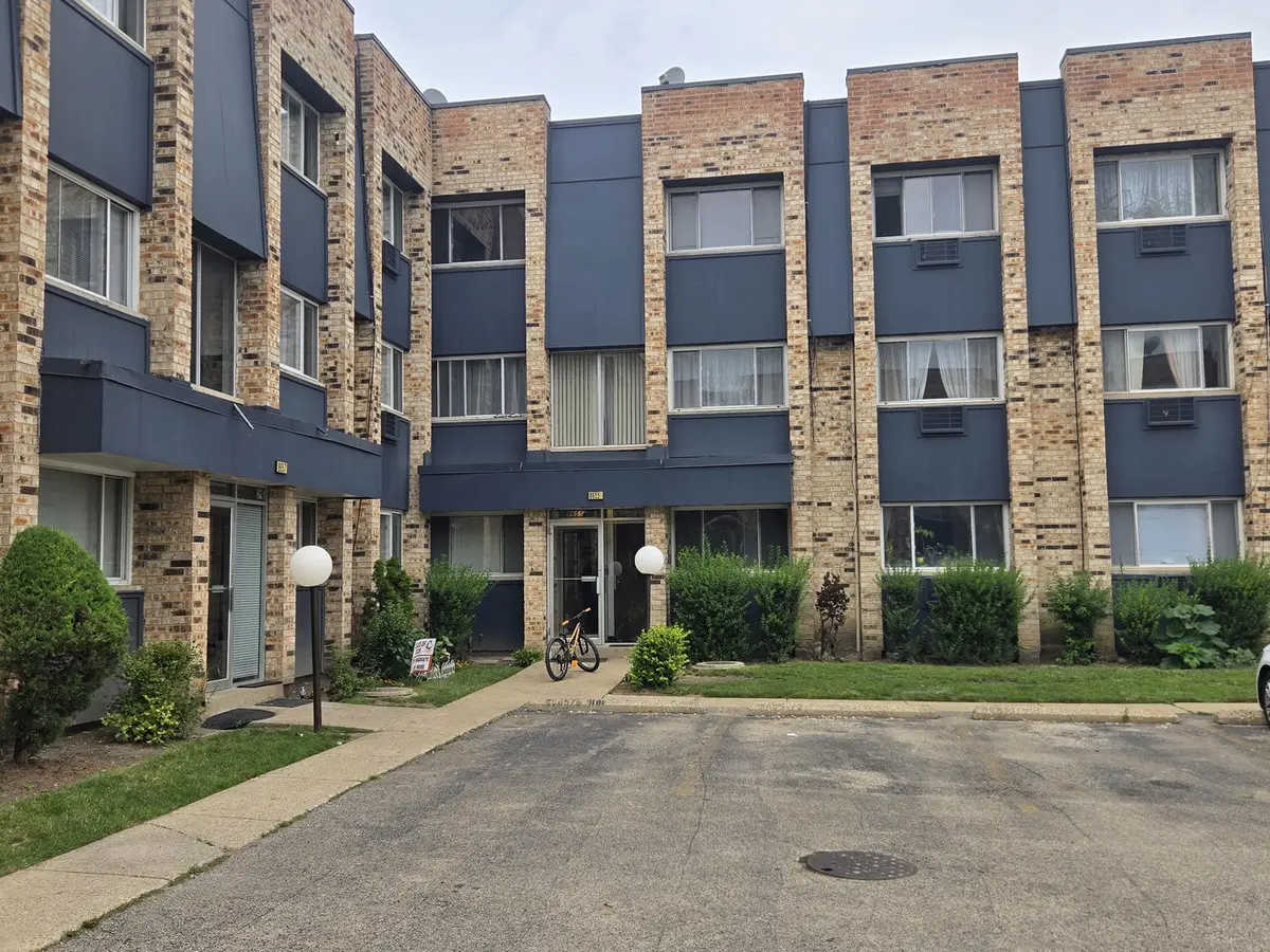 8655 1/2 W Foster AVE #3B, Chicago, IL 60656