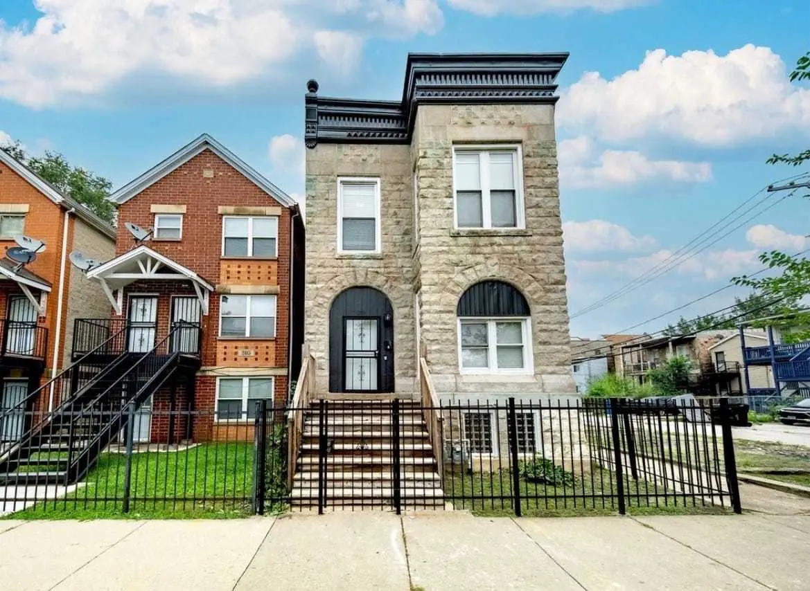209 S Albany AVE #2, Chicago, IL 60612