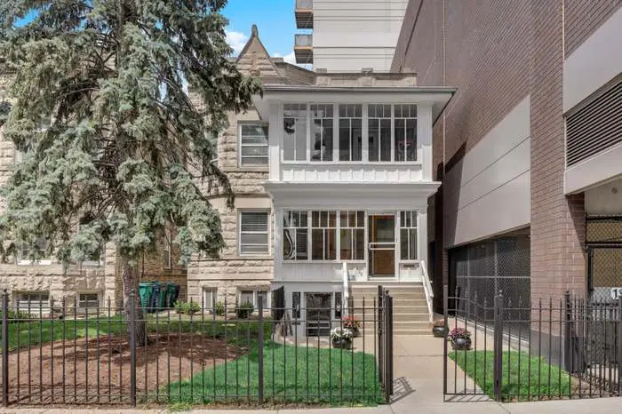 109 S Maple AVE #GARDEN, Oak Park, IL 60302