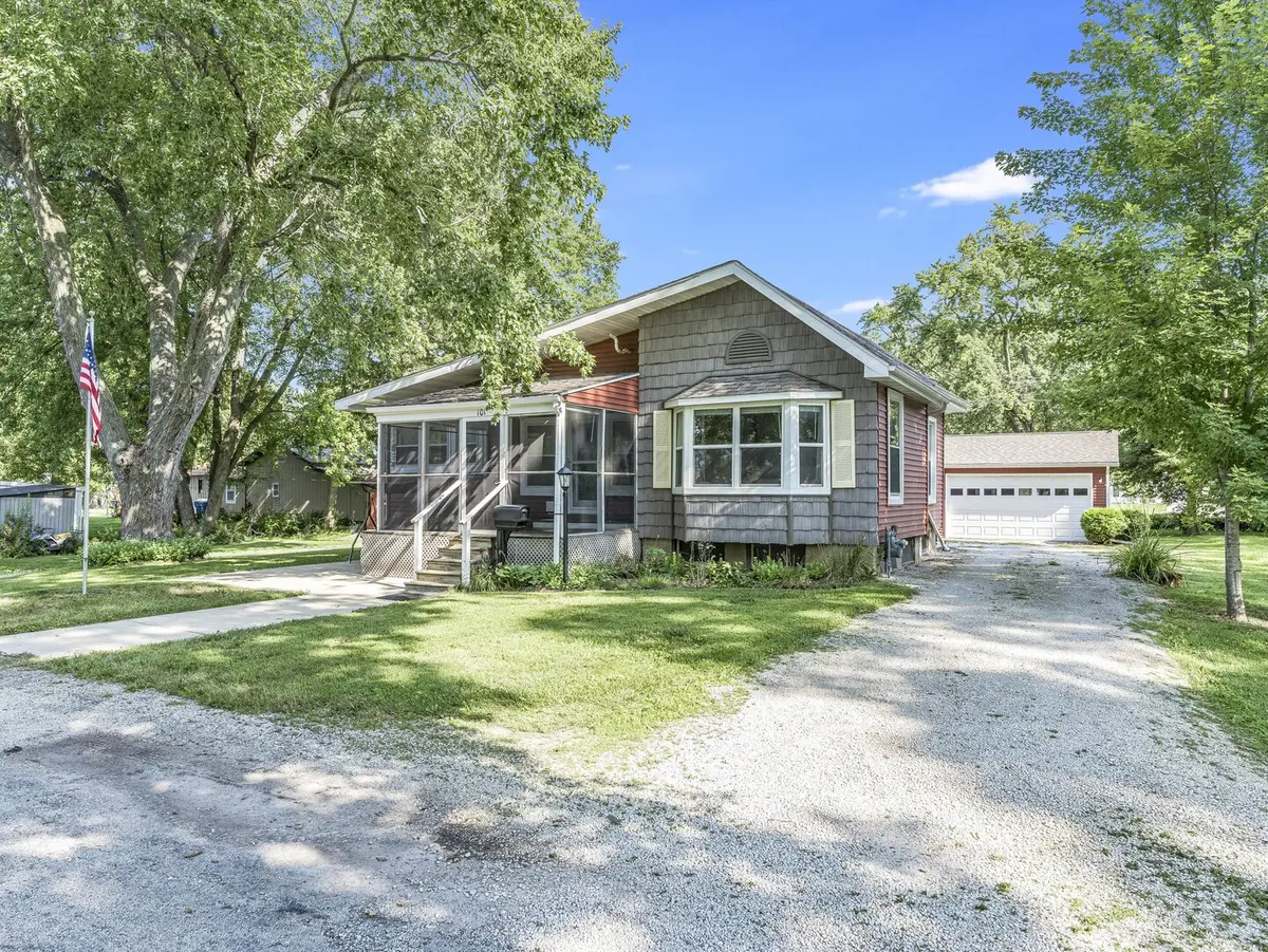 101 E White ST, Pontiac, IL 61764