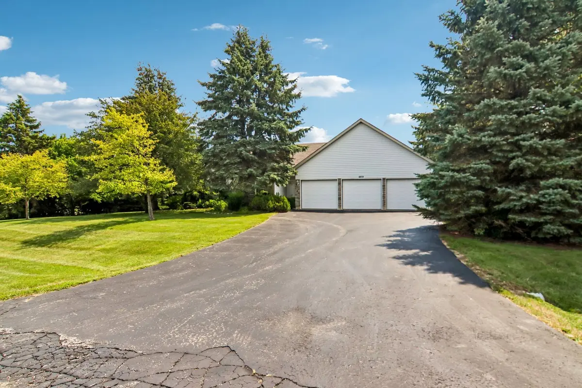 4619 Cornerstone DR, Winthrop Harbor, IL 60096