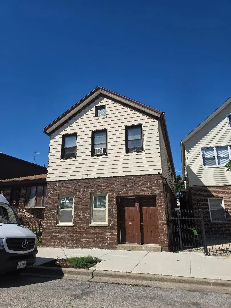 3030 S Poplar AVE, Chicago, IL 60608