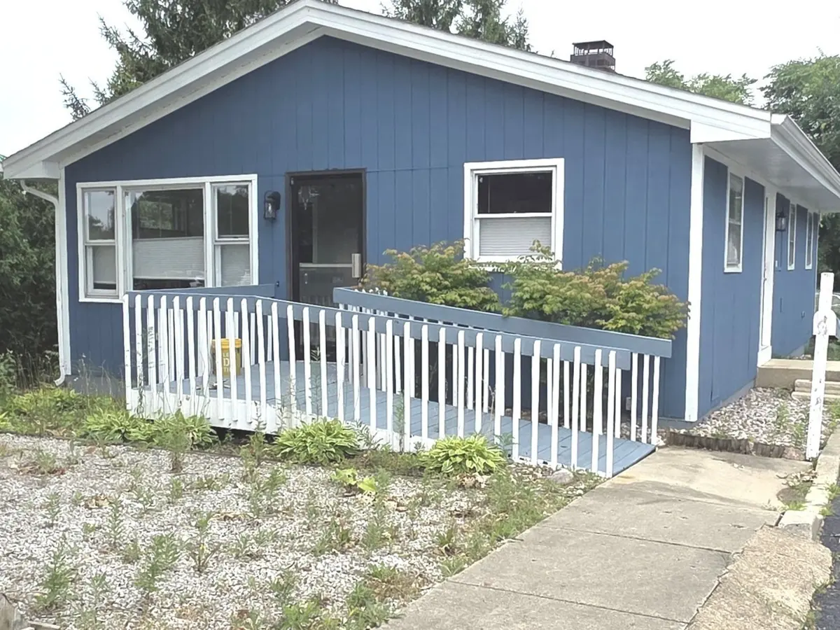 338 S County Farm RD, Wheaton, IL 60187
