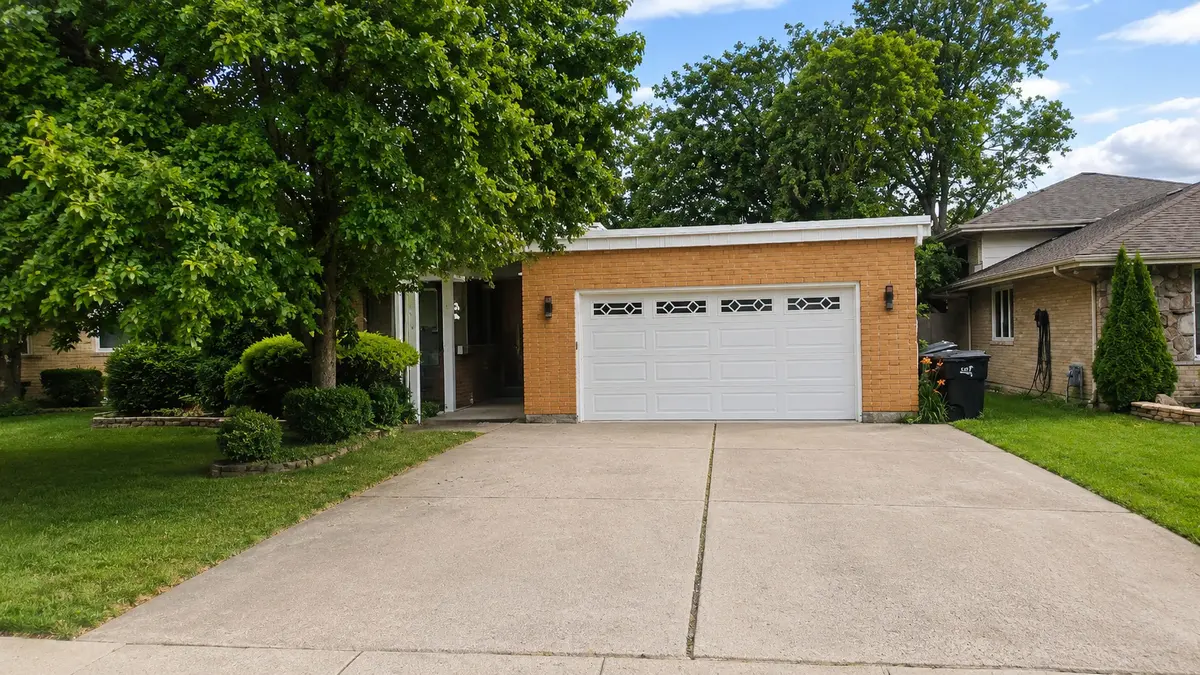 943 E 164th CT, South Holland, IL 60473