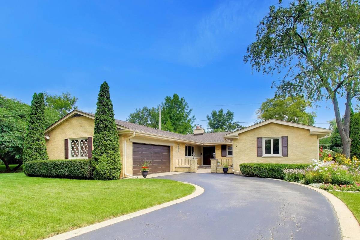 206 W Hiawatha TRL, Mount Prospect, IL 60056