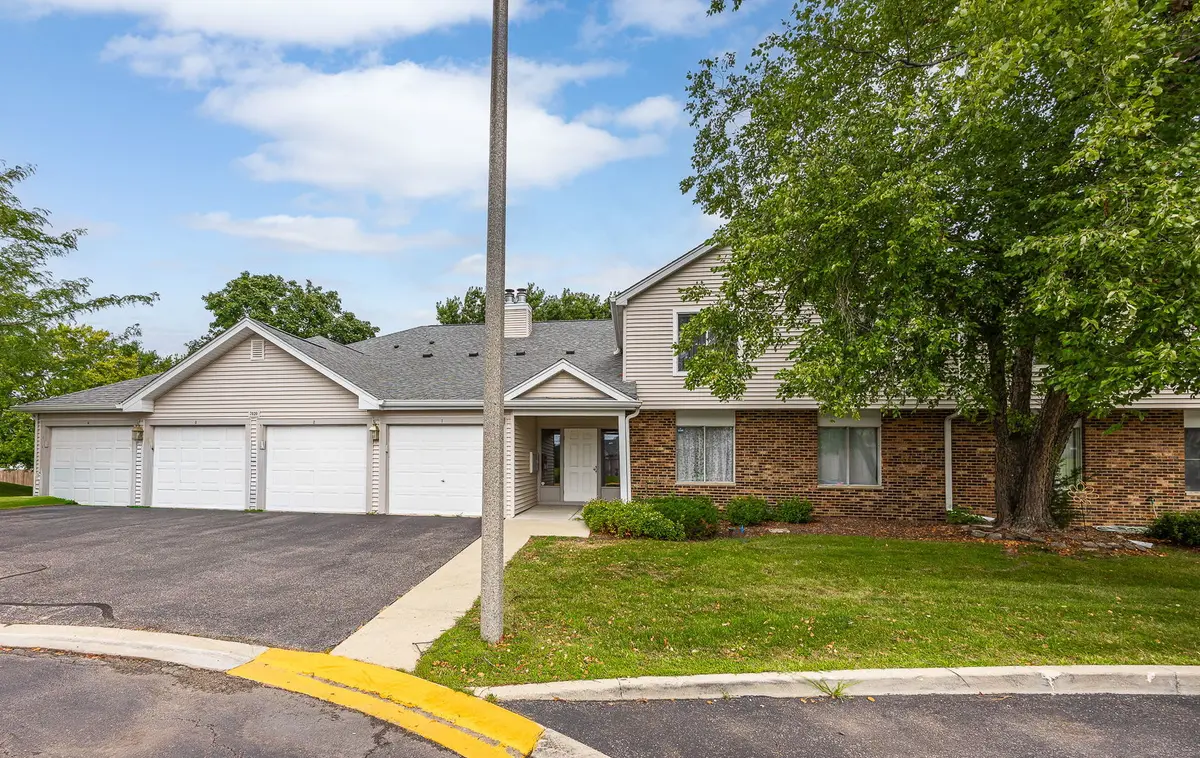 7020 Remington CT #101, Woodridge, IL 60517