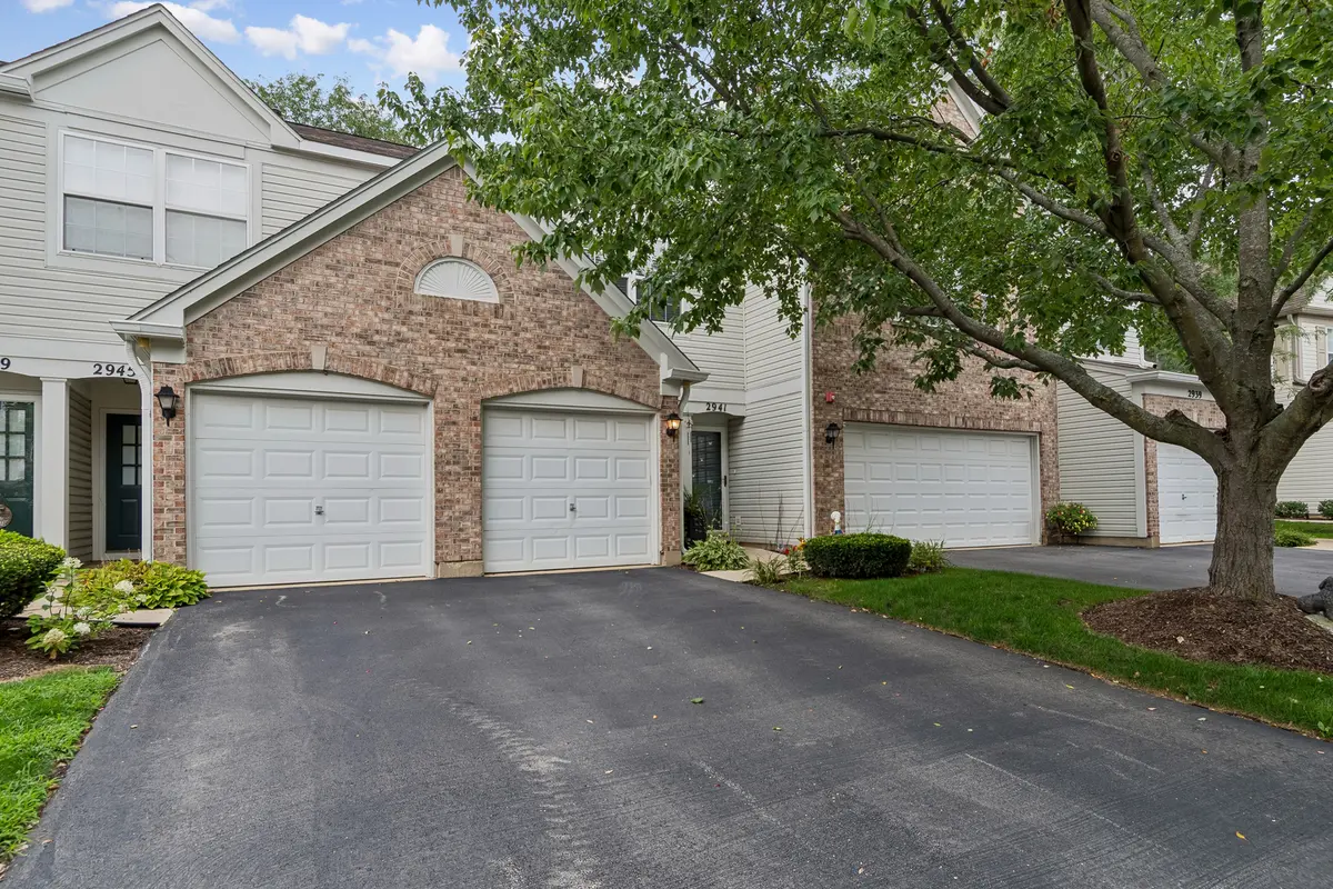 2943 STONEWATER DR #2943, Naperville, IL 60564