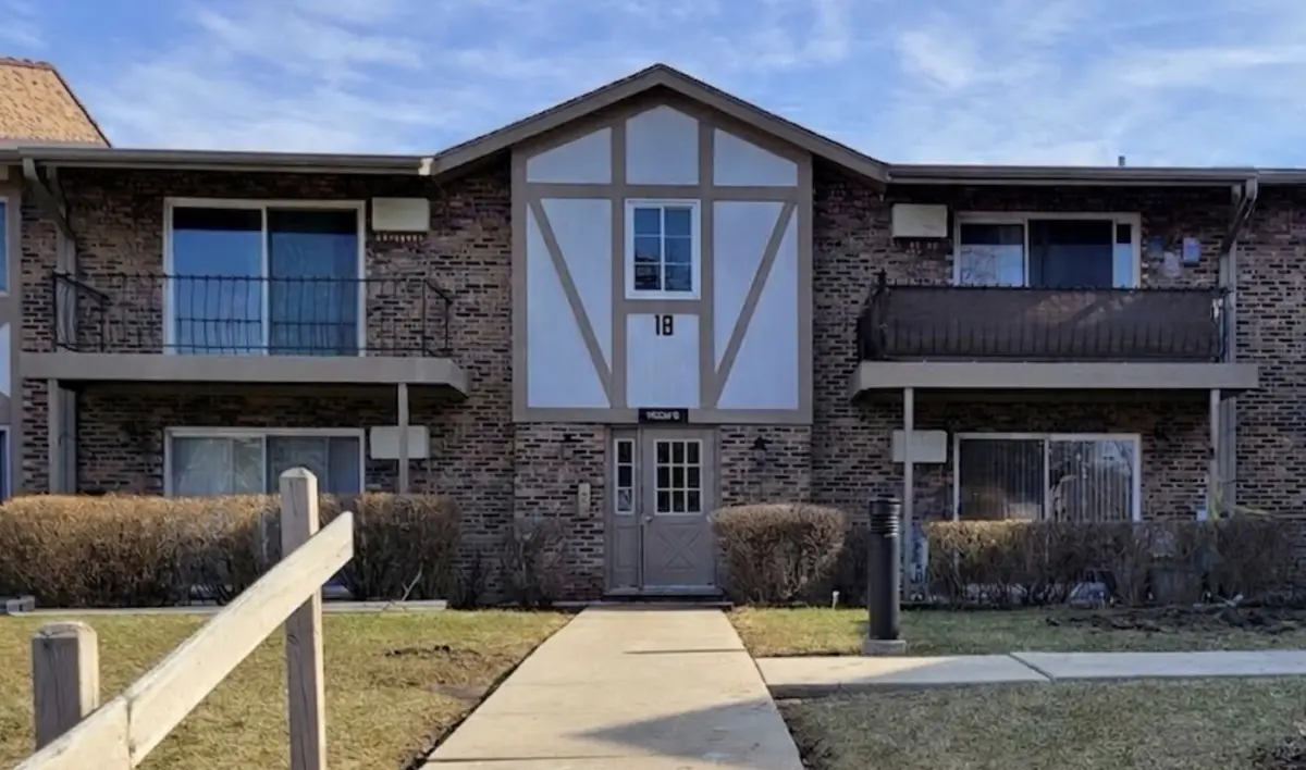 9S220 Frontage RD #18-105, Willowbrook, IL 60527