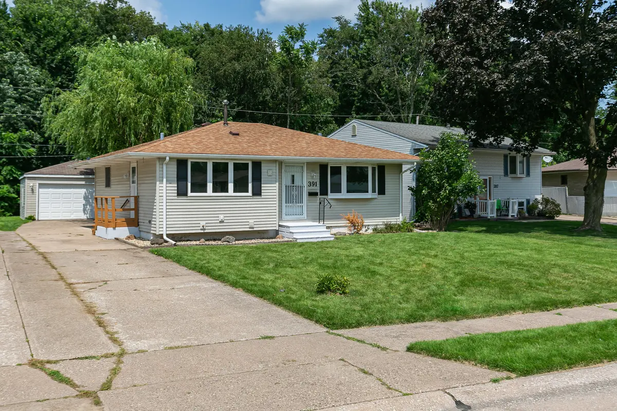 391 33rd Avenue CT, East Moline, IL 61244