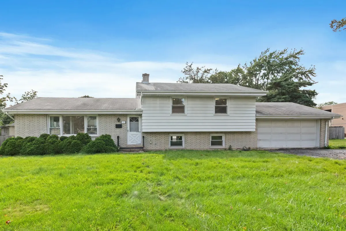 123 Ogden AVE, Clarendon Hills, IL 60514