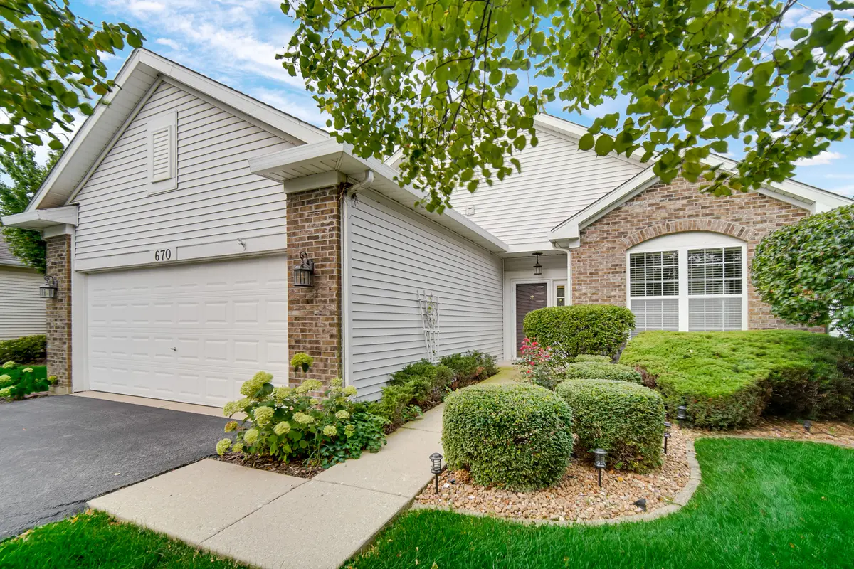 670 S Wellston LN, Romeoville, IL 60446