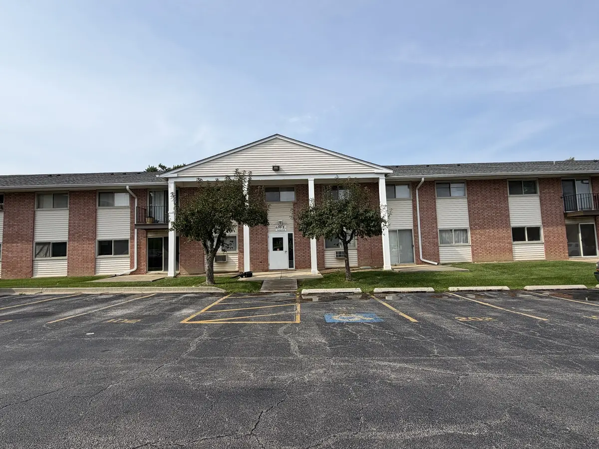 659 E Fullerton AVE #210, Glendale Heights, IL 60139