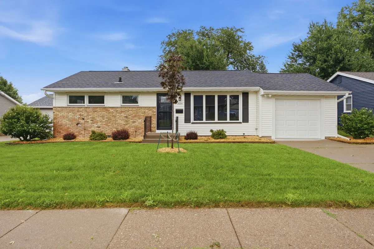 3024 Grove ST, Davenport, IA 52804