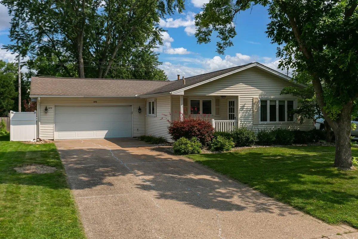475 32nd AVE, East Moline, IL 61244