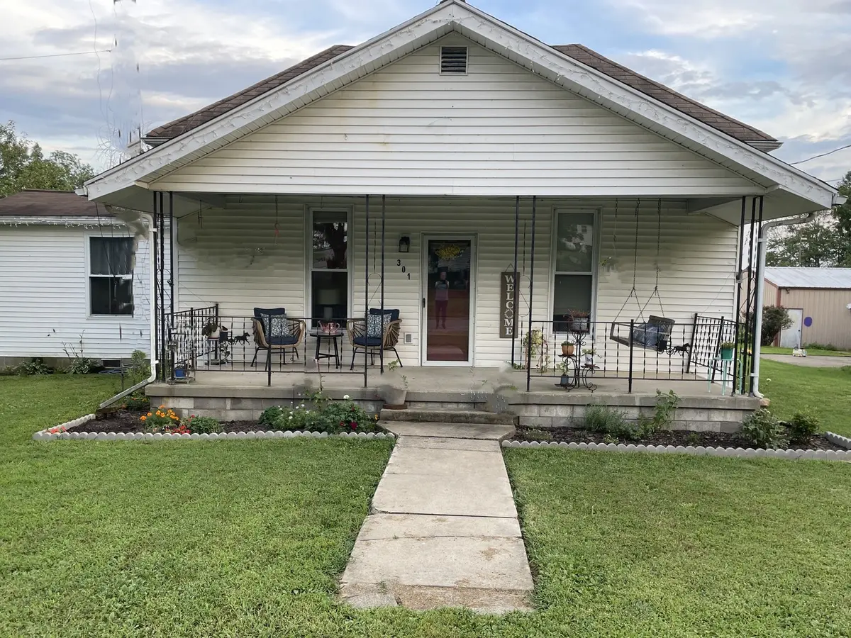 301 Gowdy ST, Enfield, IL 62835