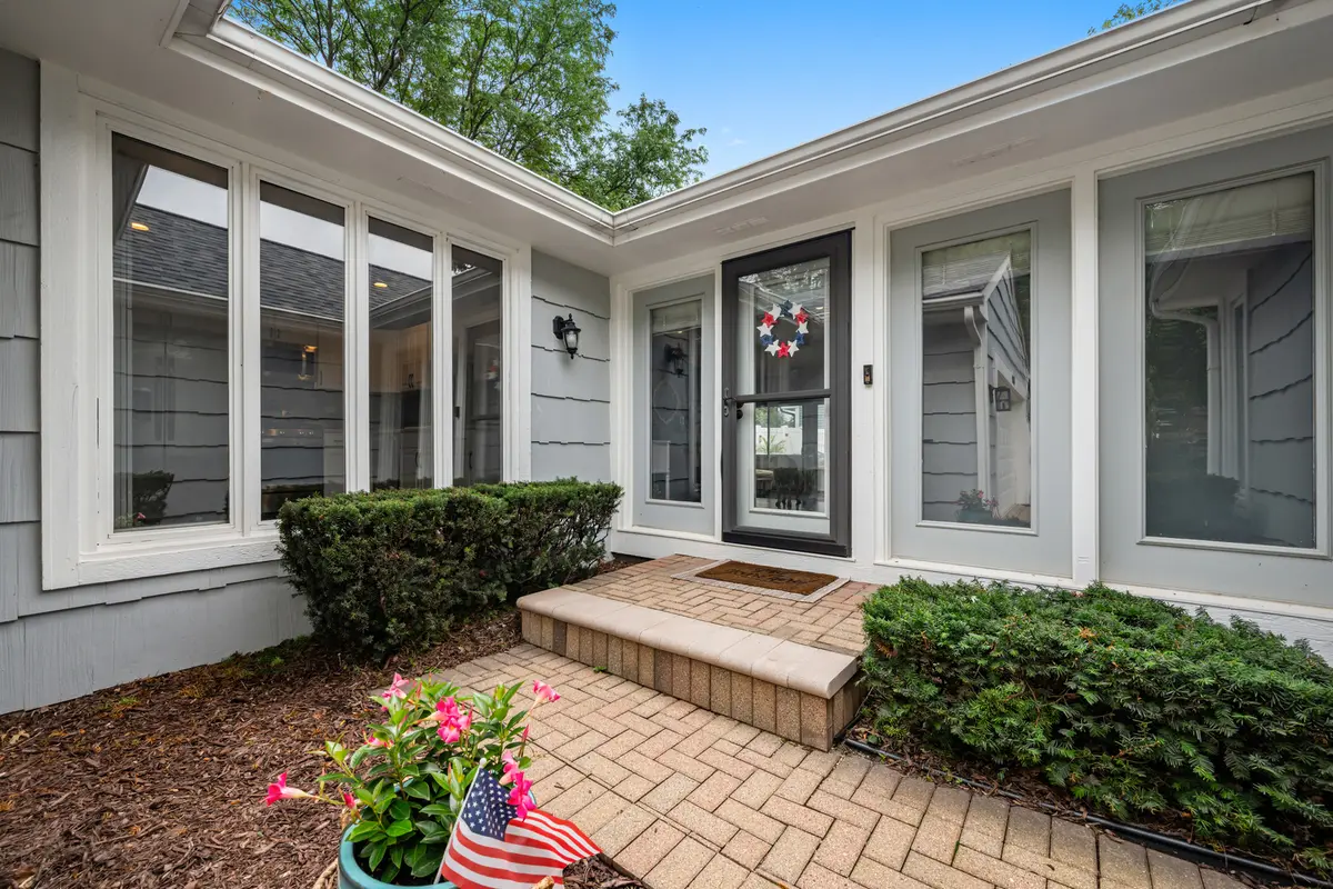 6379 Holly CT, Lisle, IL 60532