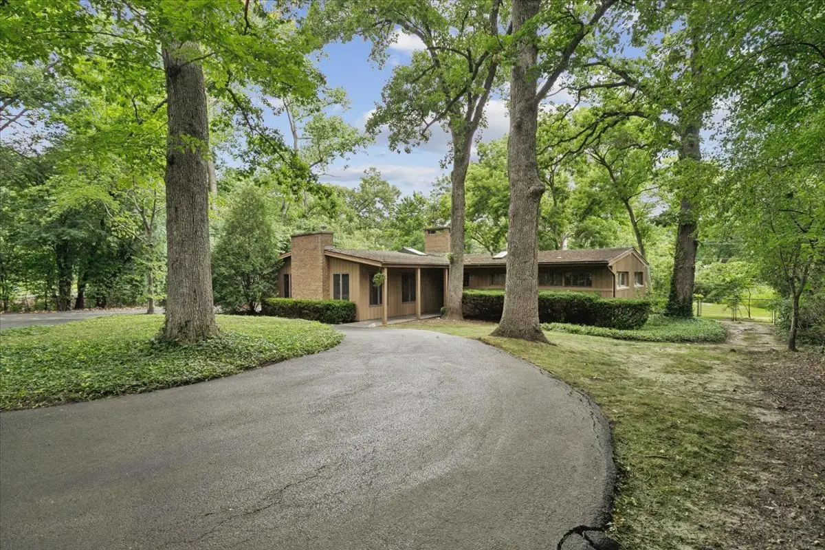 1161 Valley RD, Lake Forest, IL 60045