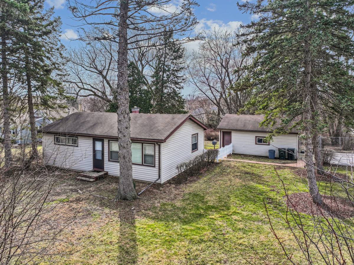 1484 N Hicks RD, Palatine, IL 60067