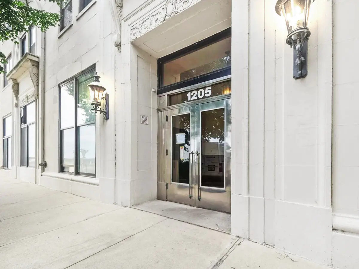 1205 W Sherwin AVE #500, Chicago, IL 60626