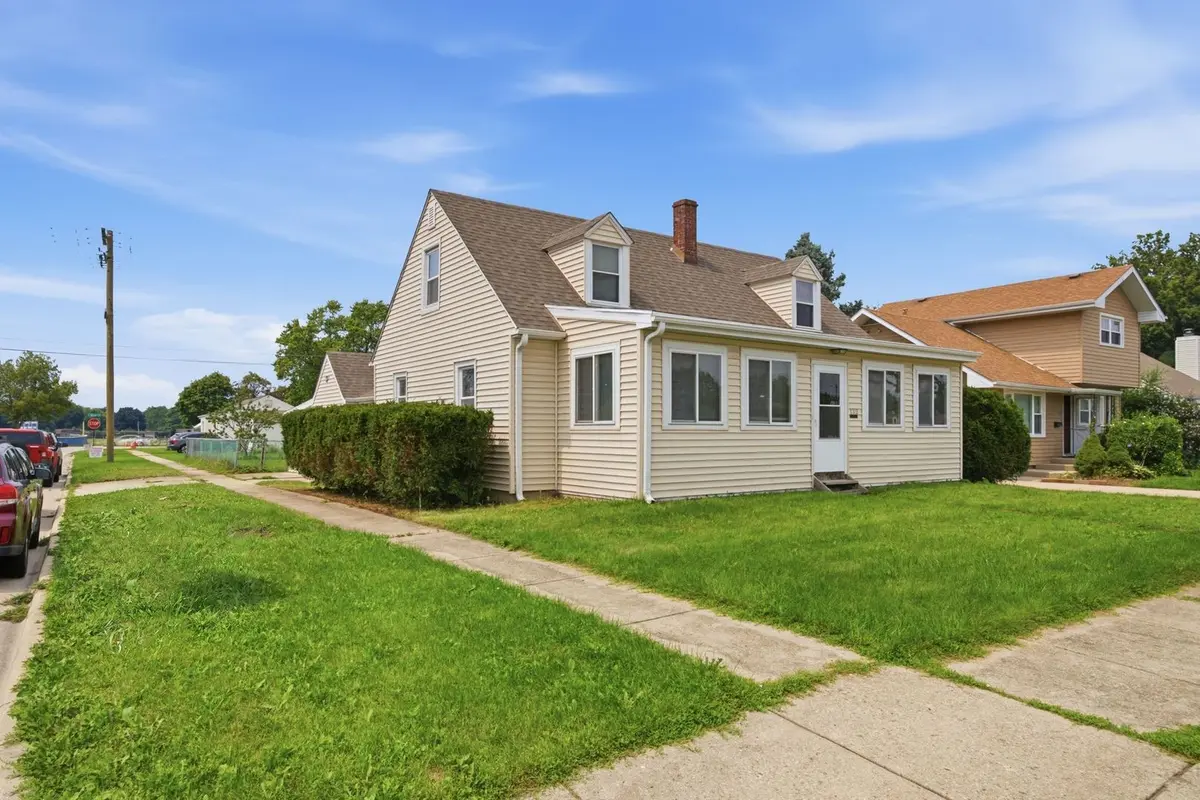 132 S Weston AVE, Elgin, IL 60123