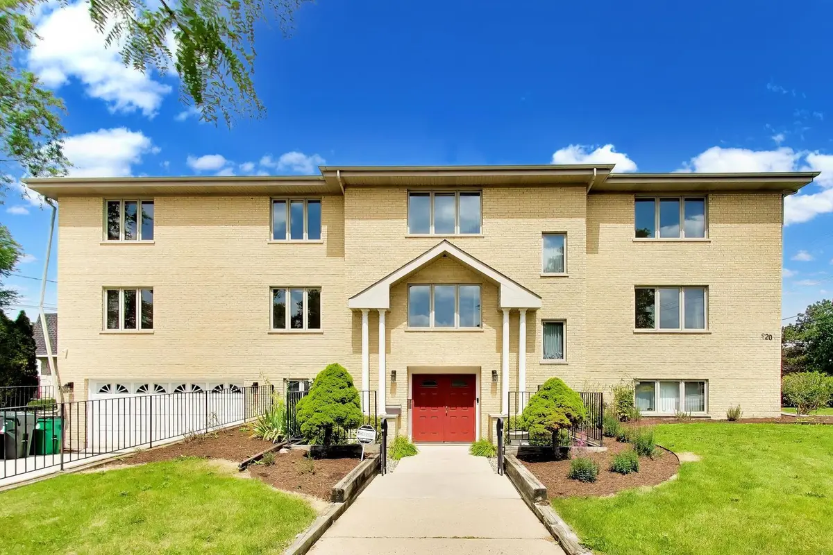 920 N Northwest HWY #2, Park Ridge, IL 60068