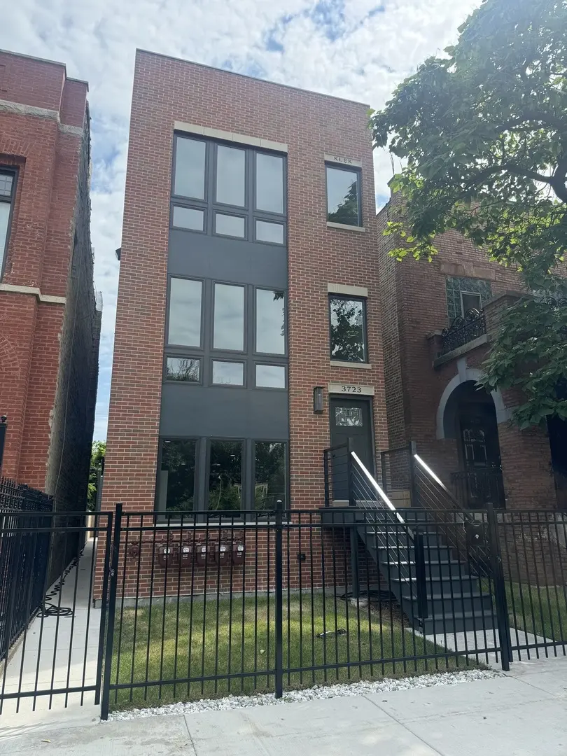 3723 S Lake Park AVE #1, Chicago, IL 60653