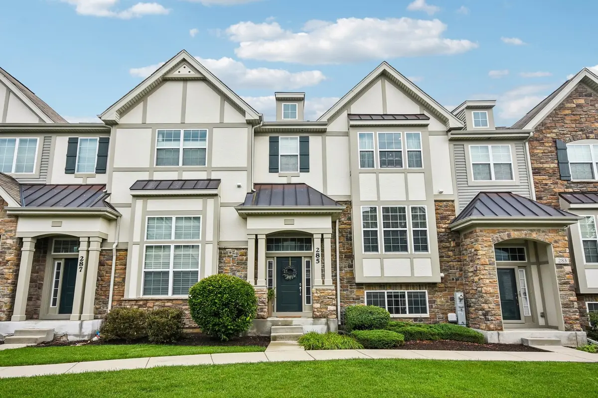 285 Bennett DR, Carol Stream, IL 60188
