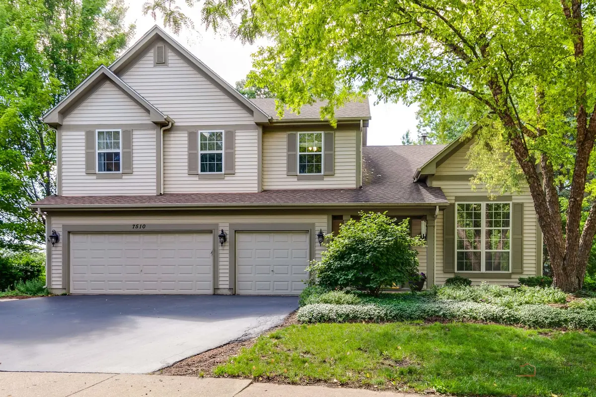 7510 Clarewood LN, Gurnee, IL 60031