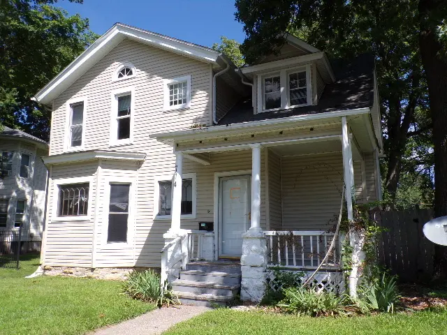 714 E 13th ST, Davenport, IA 52803