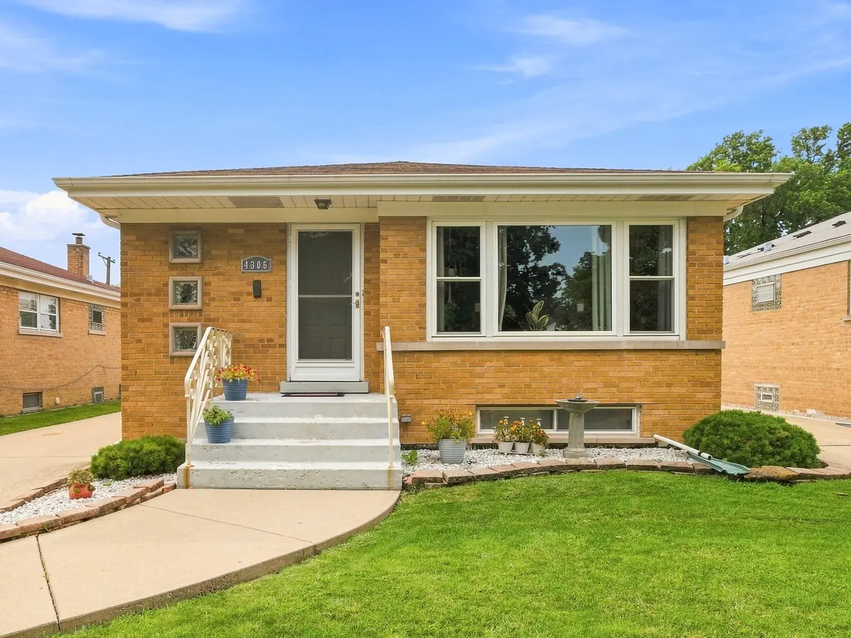 4306 Atlantic AVE, Schiller Park, IL 60176