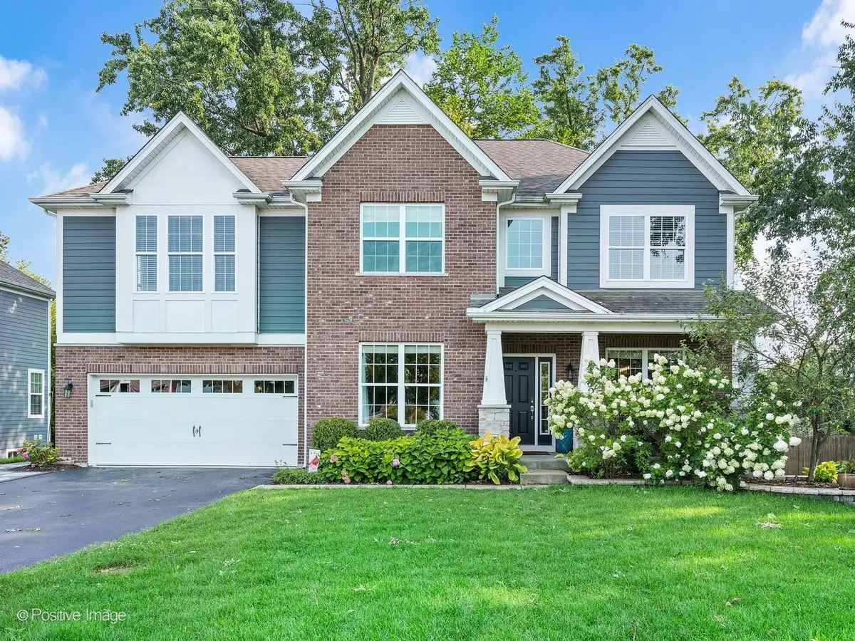 1250 W Thomas RD, Wheaton, IL 60187