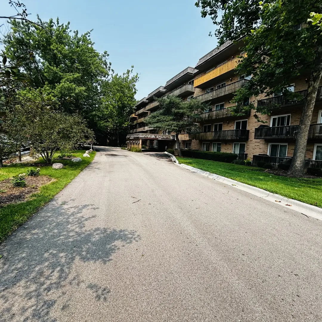 505 Redondo DR #205, Downers Grove, IL 60516