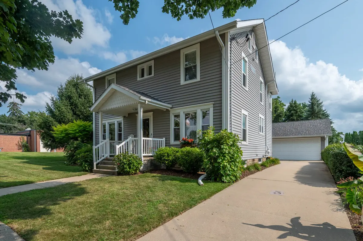 5 E Lincoln ST, Mount Morris, IL 61054
