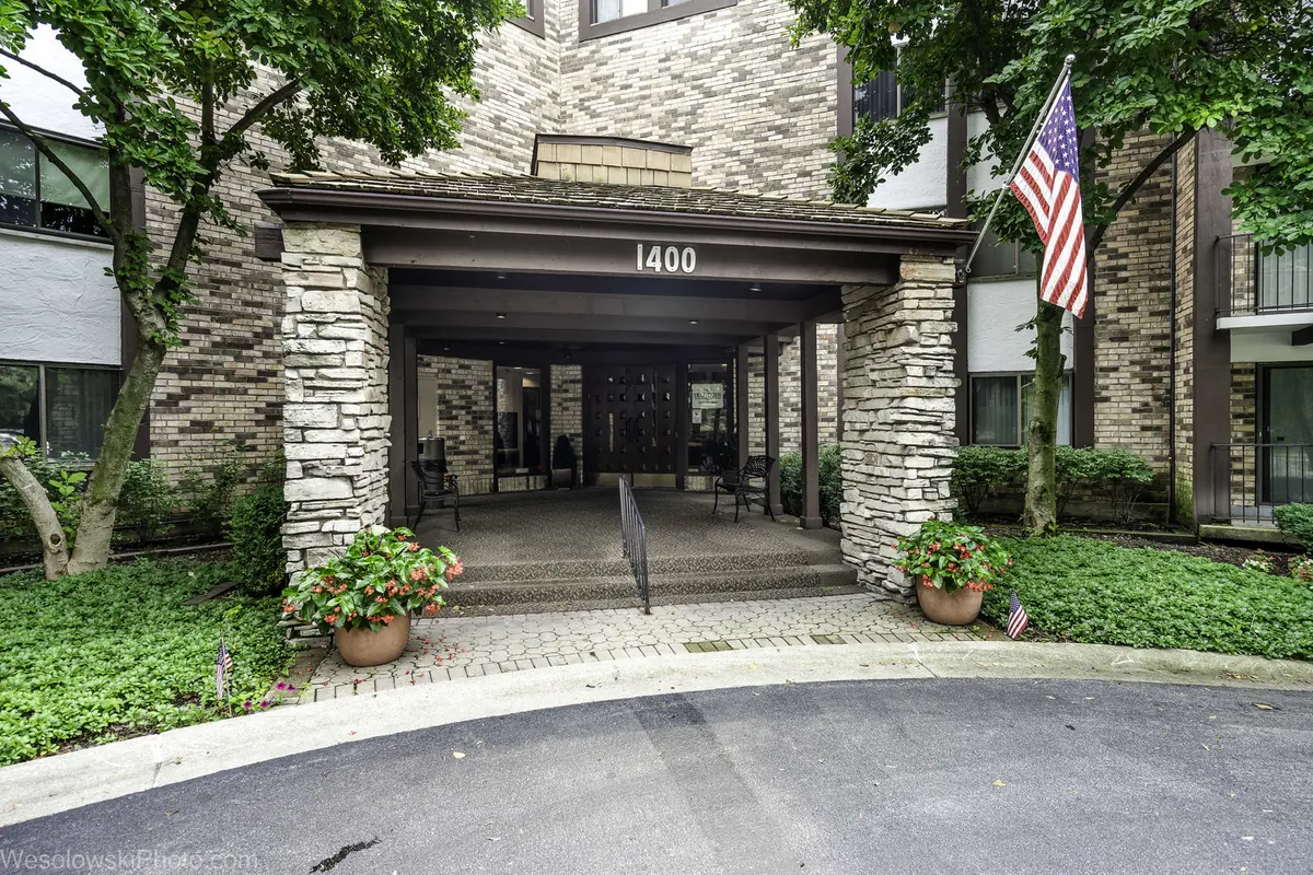 1400 N Yarmouth PL #413, Mount Prospect, IL 60056