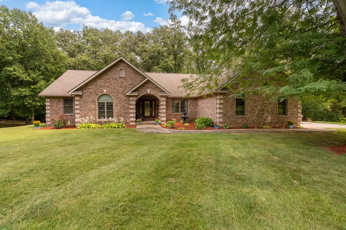 8804 Deangelo LN, Benton, IL 62812