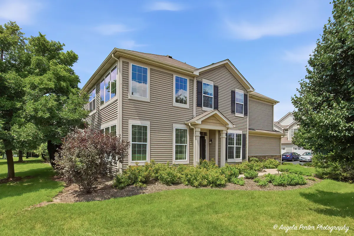 430 S Jade LN, Round Lake, IL 60073