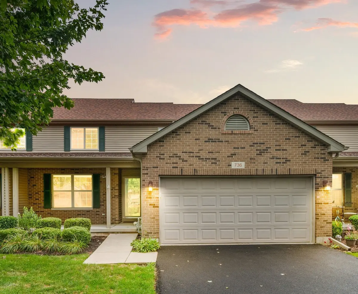 736 Dolores LN, Sycamore, IL 60178