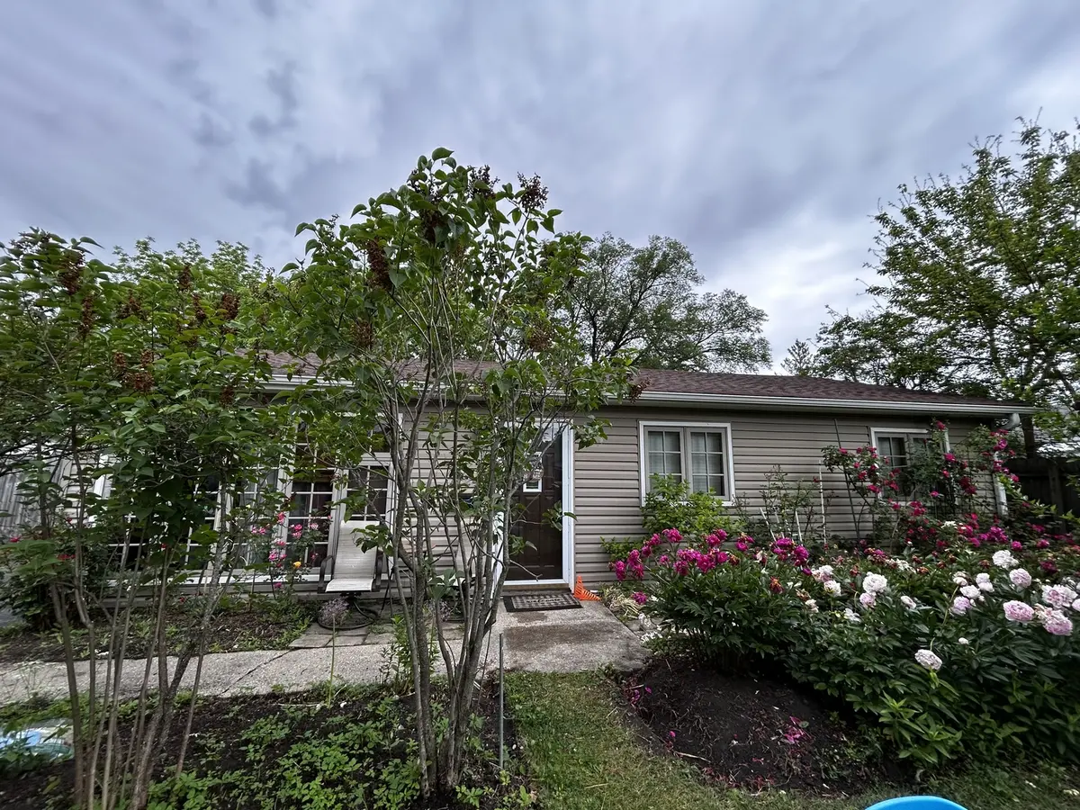 324 N EMERALD AVE, Mundelein, IL 60060