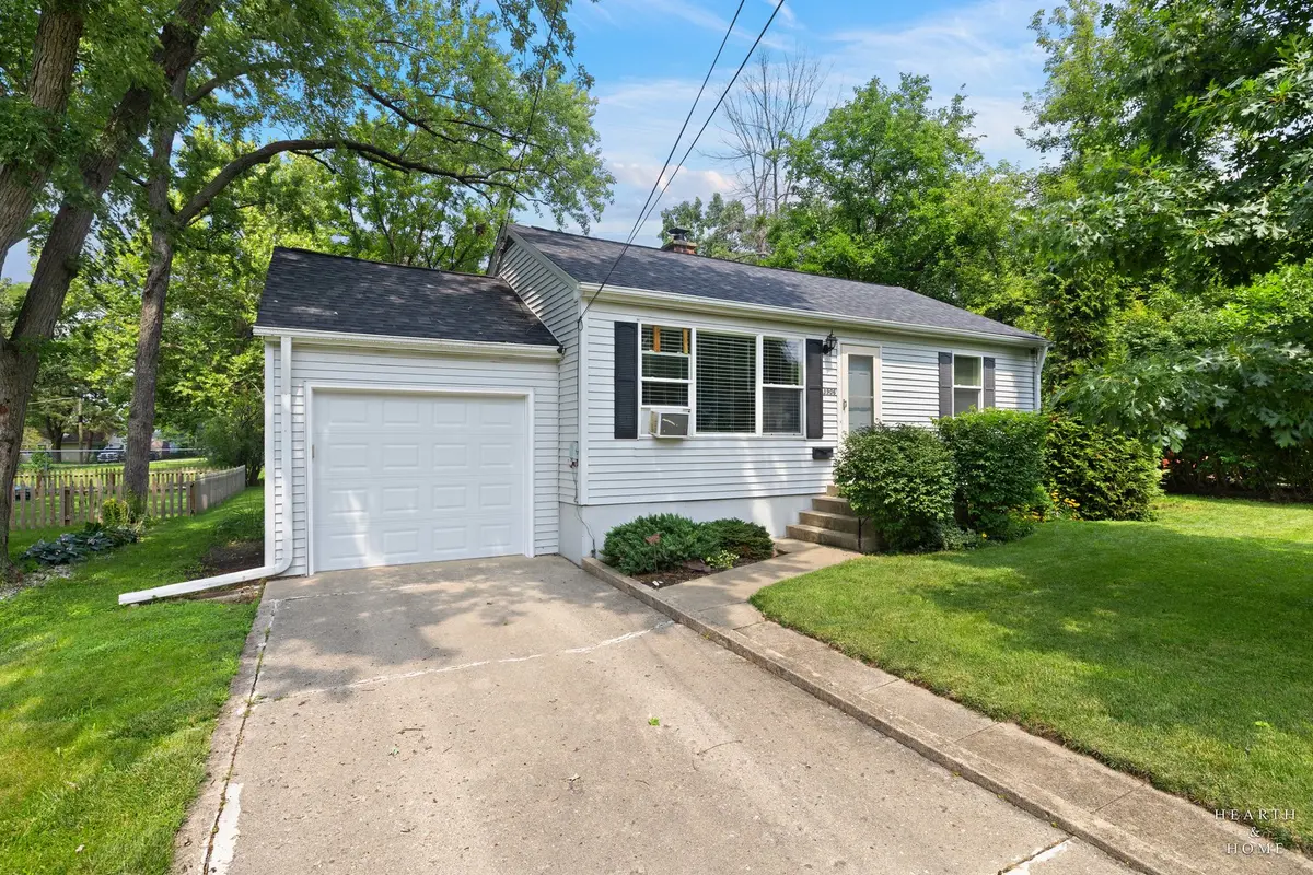 3906 Grove AVE, Mchenry, IL 60050