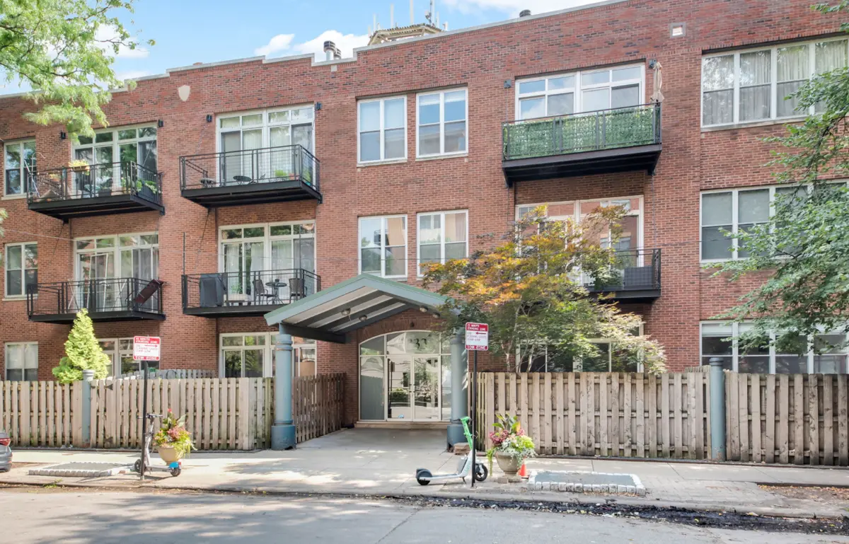 2333 W St. Paul AVE #202, Chicago, IL 60647