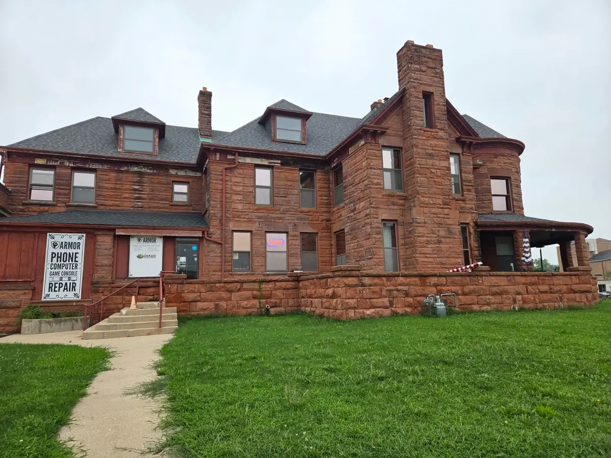 105 W Lincoln HWY #5, Dekalb, IL 60115