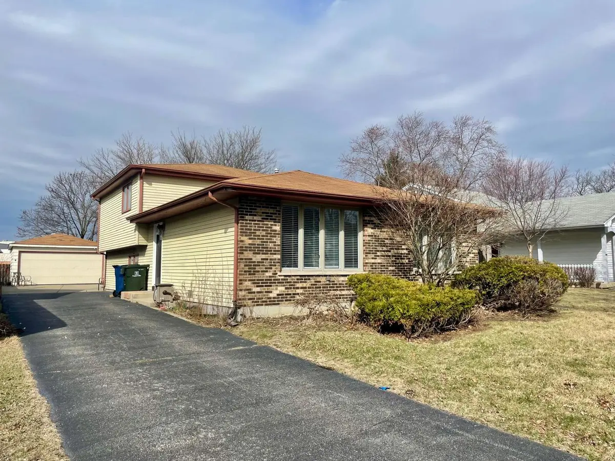 355 Pearson CIR, Naperville, IL 60563