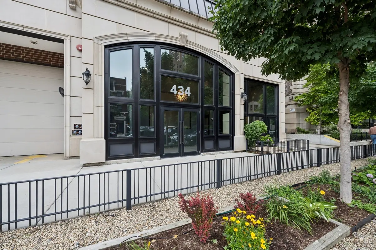 434 W Melrose ST #401, Chicago, IL 60657