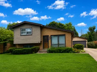 138 N Elmwood AVE, Palatine, IL 60074