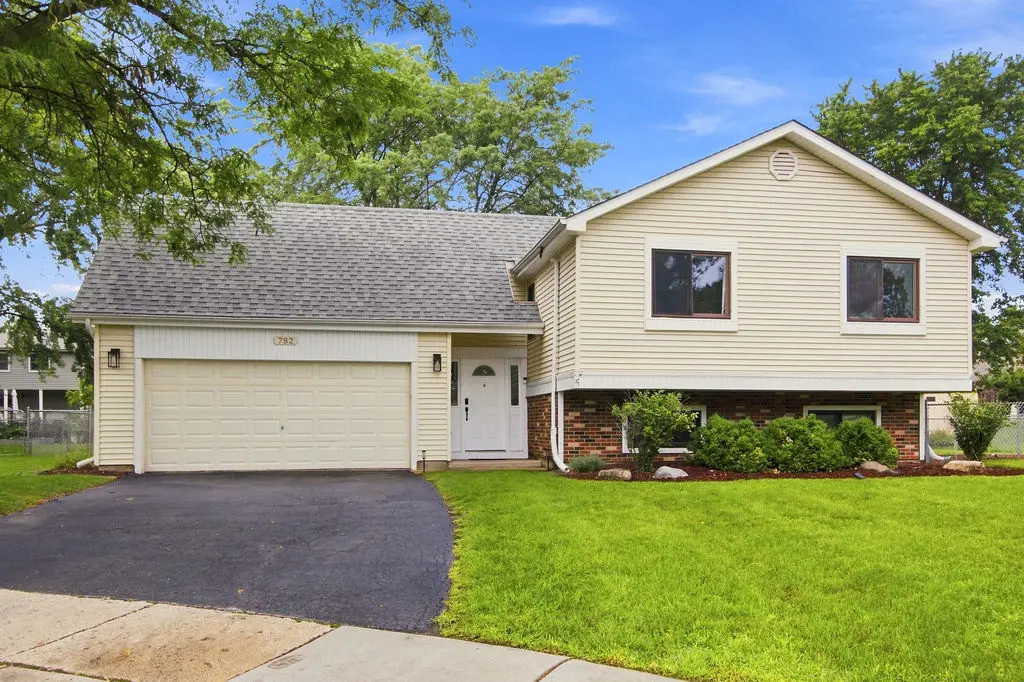 782 Balboa TER E, Bartlett, IL 60103
