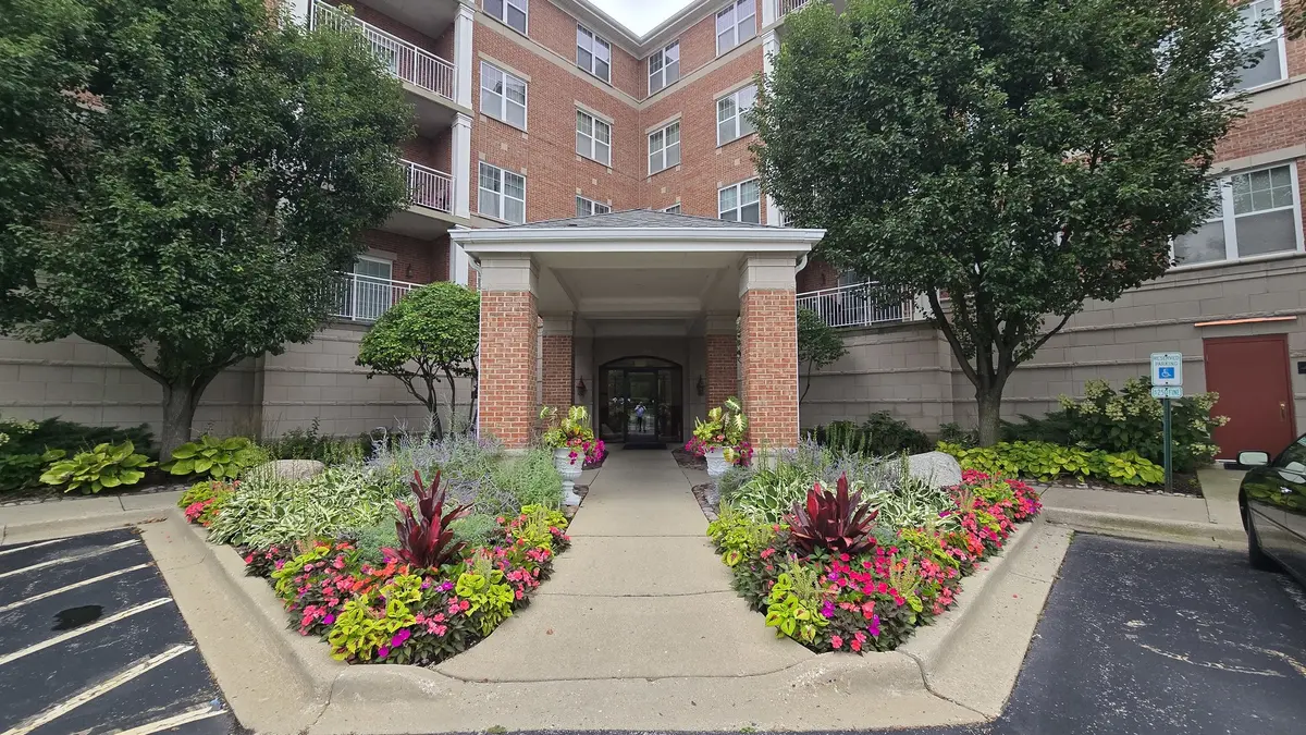 101 Pointe DR #302, Northbrook, IL 60062